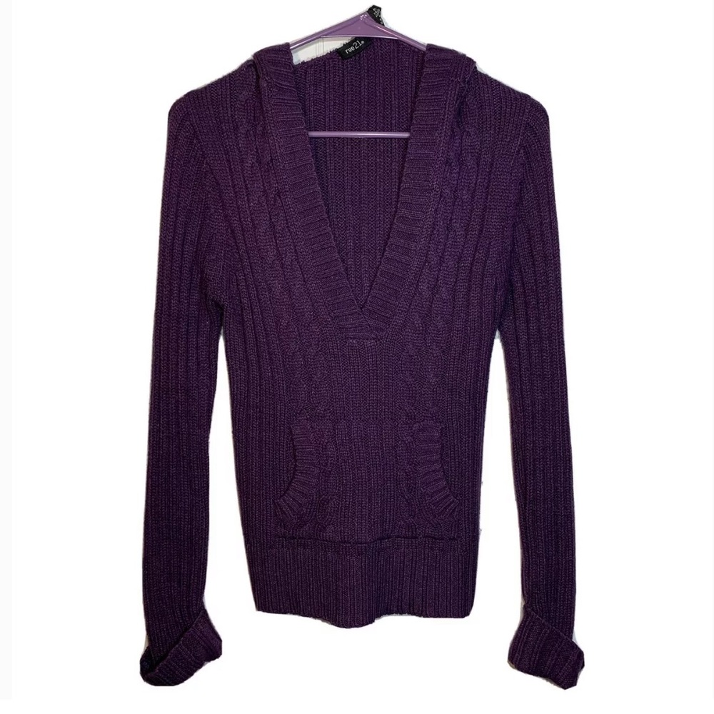 🩷 RUE21 V-NECK SWEATER WITH HOODIE SIZE M